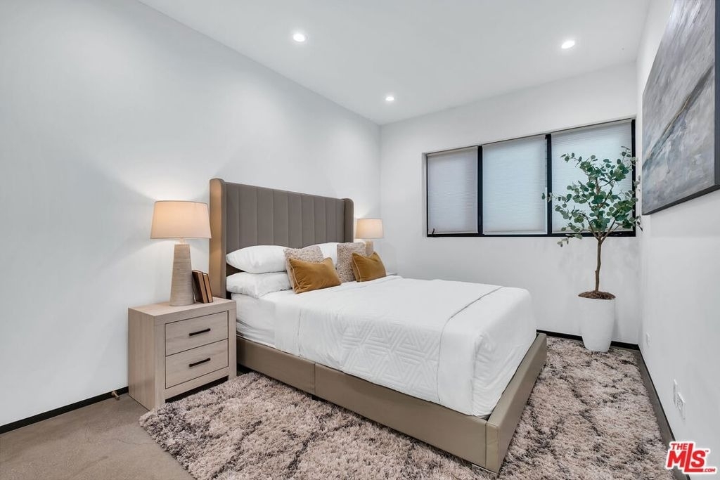 611 Broadway Street - Photo 3