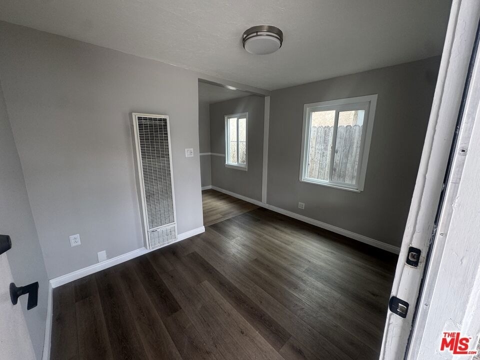6111 Greenwood Avenue - Photo 2