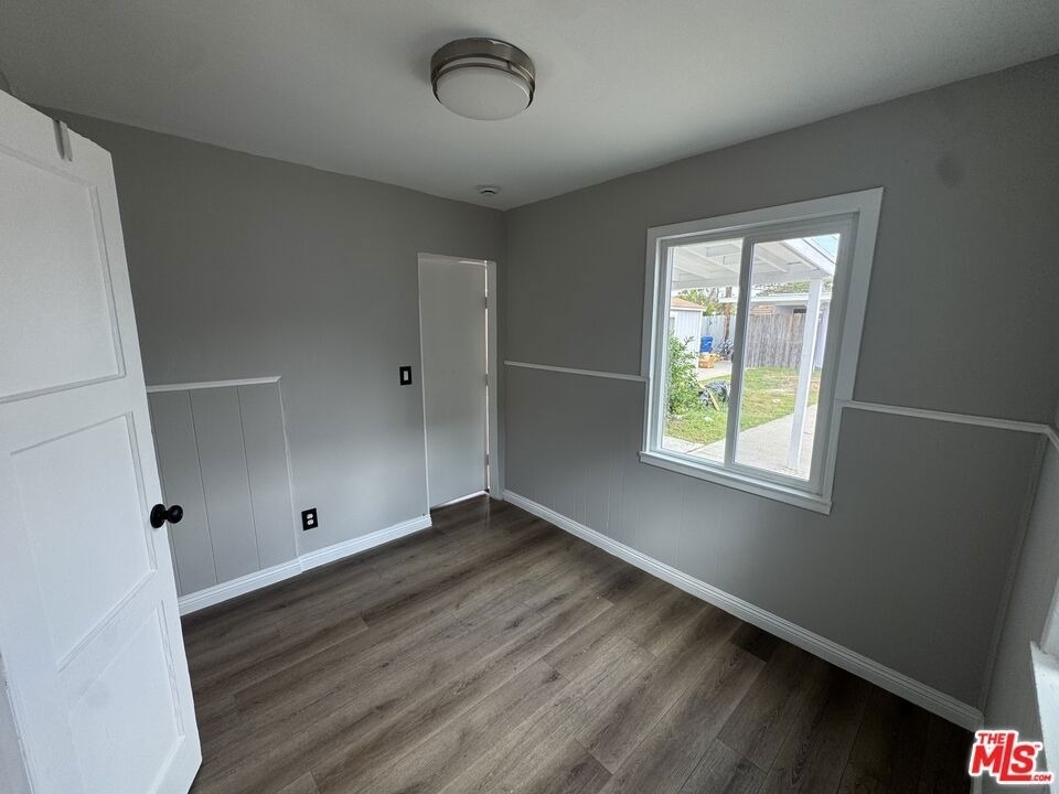 6111 Greenwood Avenue - Photo 3
