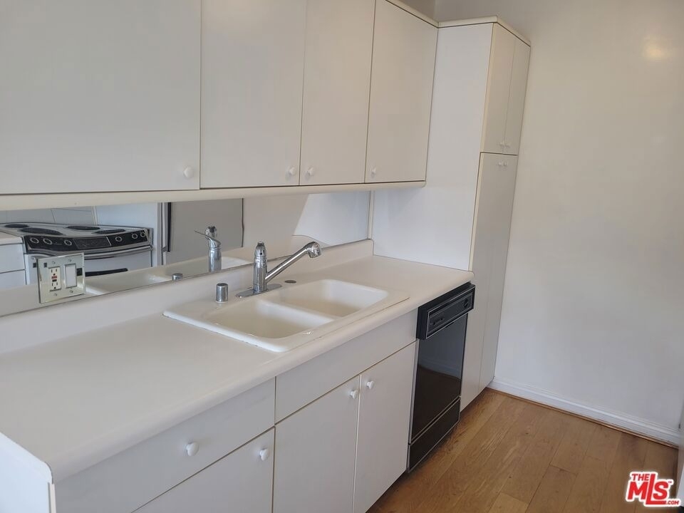 960 Larrabee Street - Photo 5