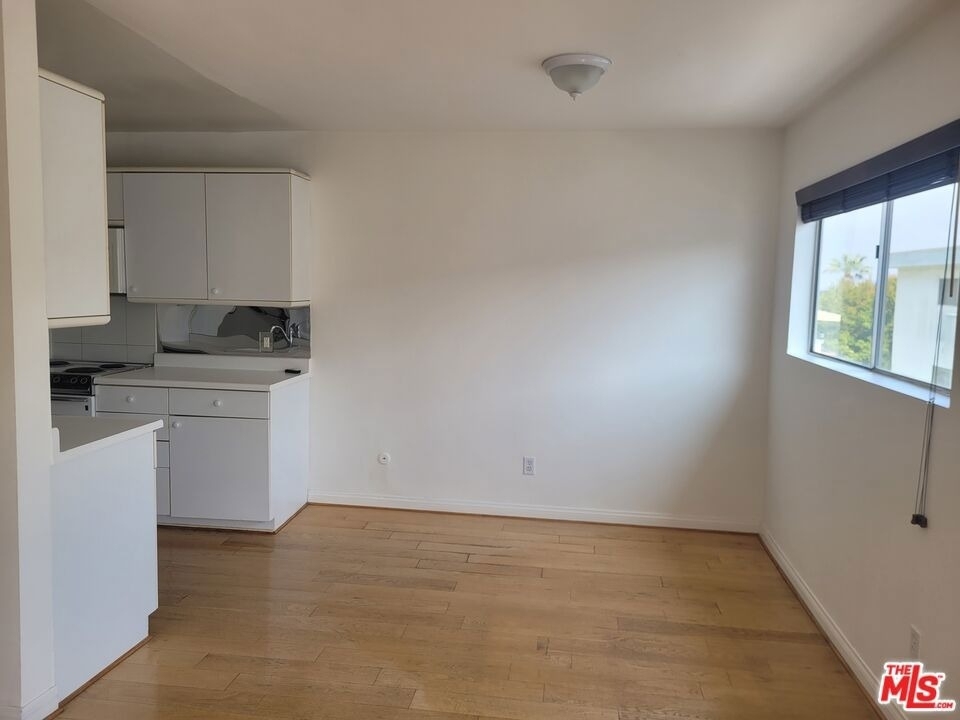 960 Larrabee Street - Photo 3