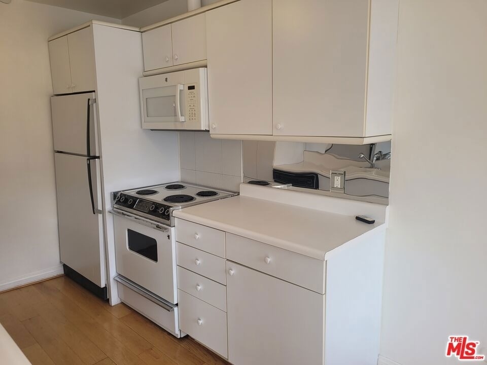 960 Larrabee Street - Photo 4