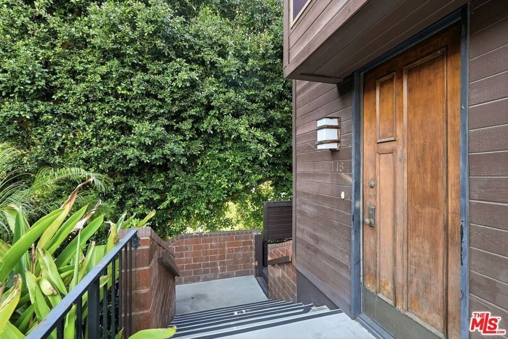 1033 Carol Drive - Photo 21