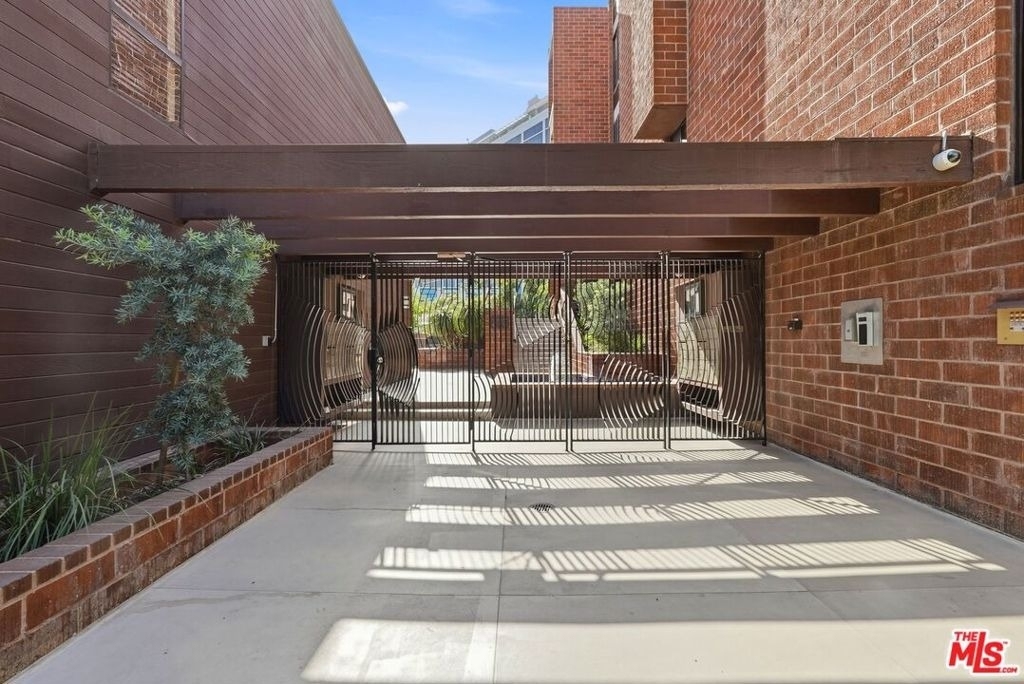 1033 Carol Drive - Photo 18