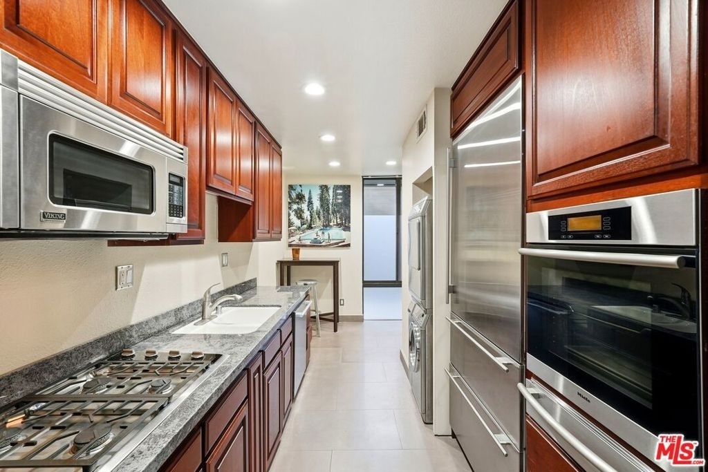 1033 Carol Drive - Photo 6
