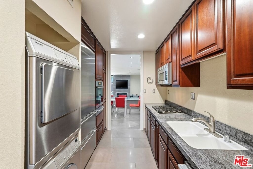 1033 Carol Drive - Photo 7