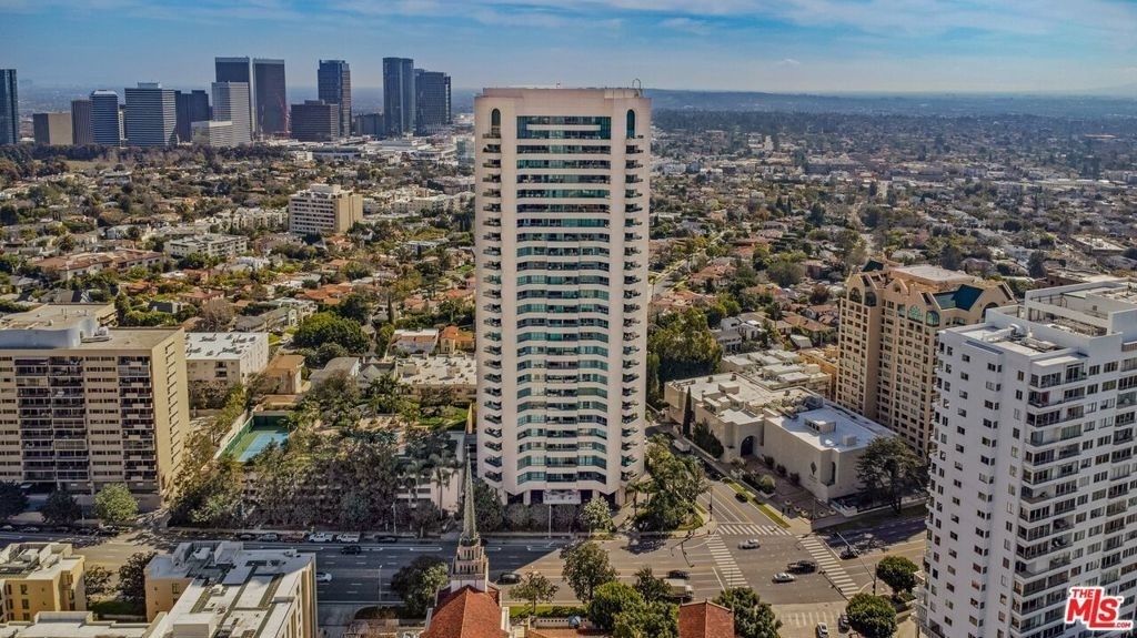 10490 Wilshire Boulevard - Photo 10