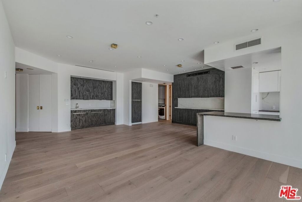 10490 Wilshire Boulevard - Photo 4