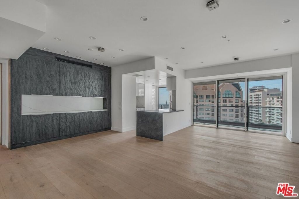 10490 Wilshire Boulevard - Photo 1