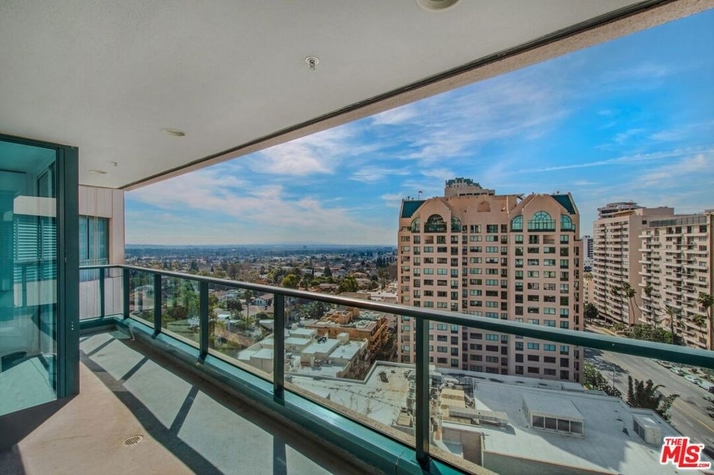 10490 Wilshire Boulevard - Photo 2