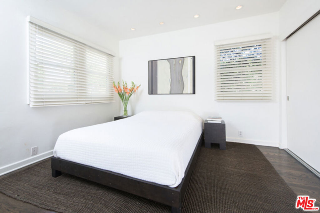 8842 Dorrington Avenue - Photo 11