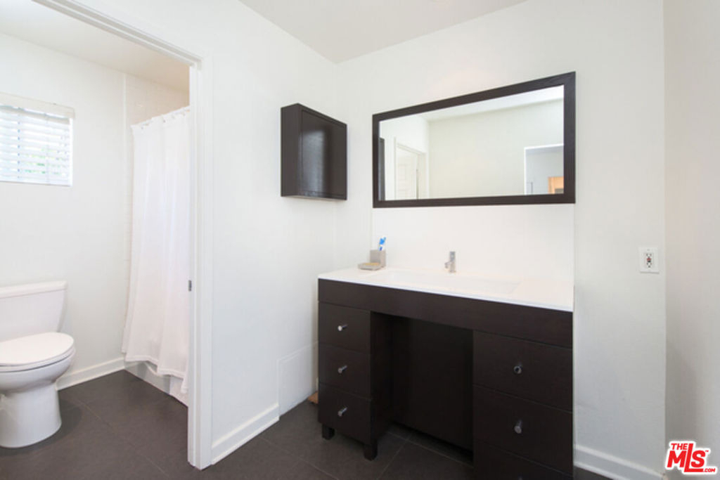 8842 Dorrington Avenue - Photo 10
