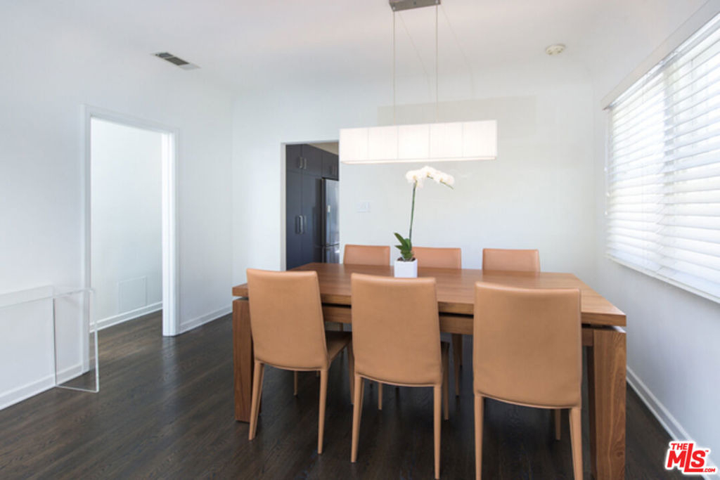8842 Dorrington Avenue - Photo 5