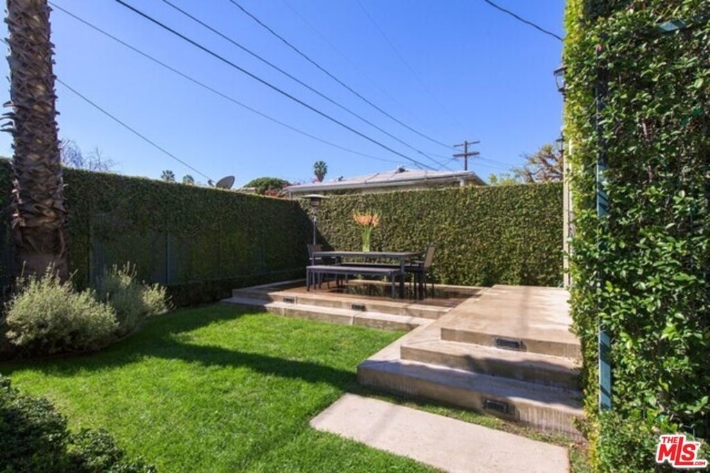 8842 Dorrington Avenue - Photo 19