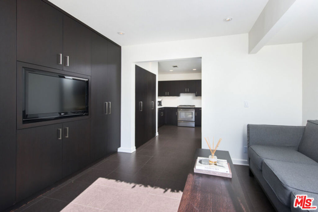 8842 Dorrington Avenue - Photo 7