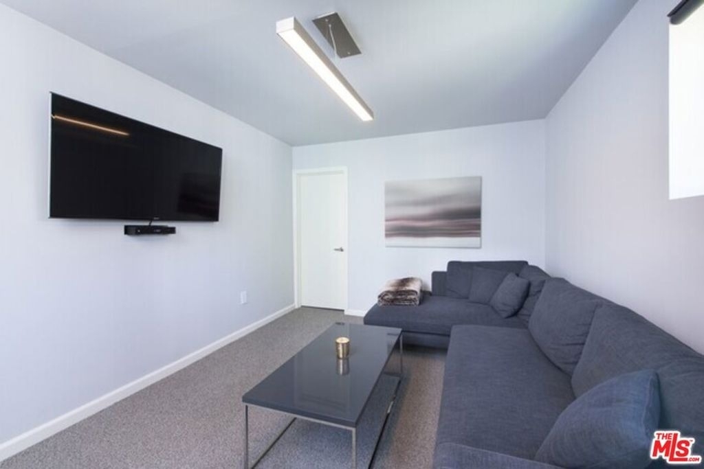 8842 Dorrington Avenue - Photo 14