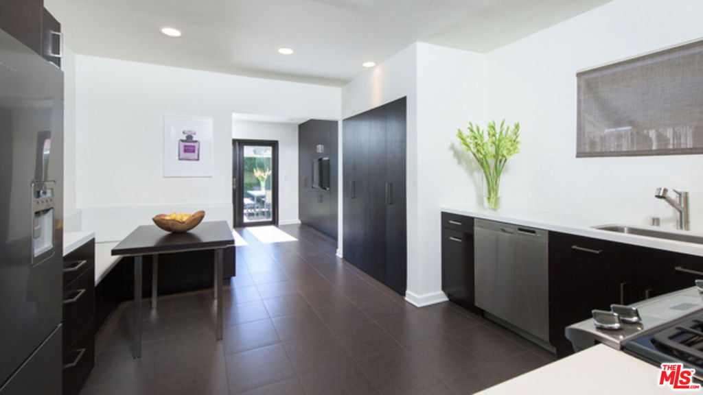 8842 Dorrington Avenue - Photo 12