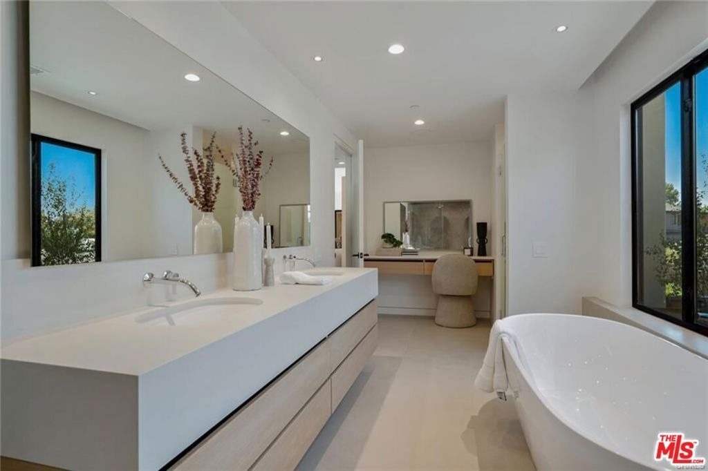 4939 Petit Avenue - Photo 31