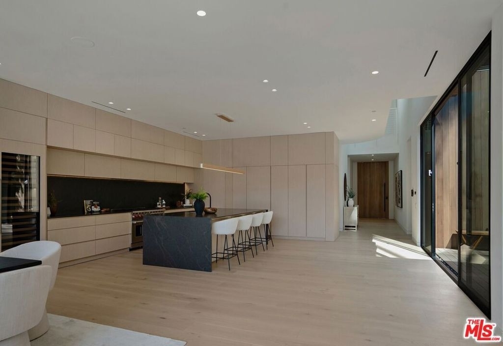 4939 Petit Avenue - Photo 8