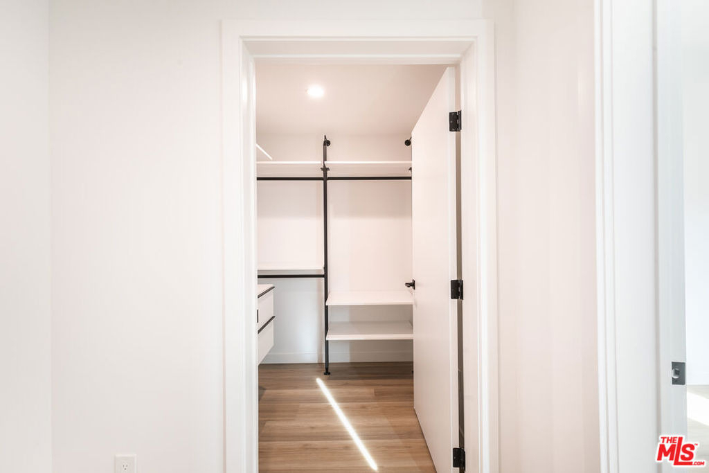 829 Larrabee Street - Photo 9