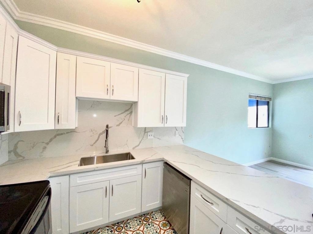 8310 Regents Rd - Photo 5