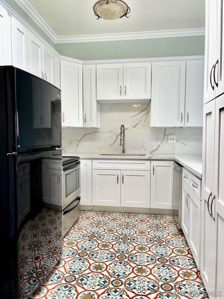 8310 Regents Rd - Photo 8