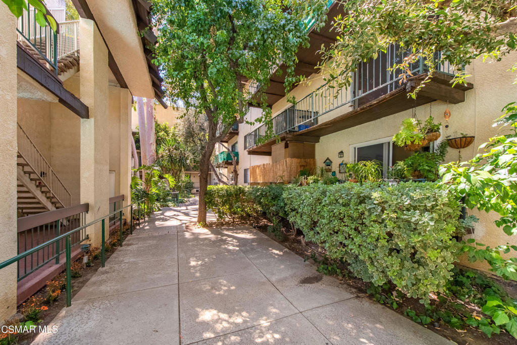5460 White Oak Avenue - Photo 19