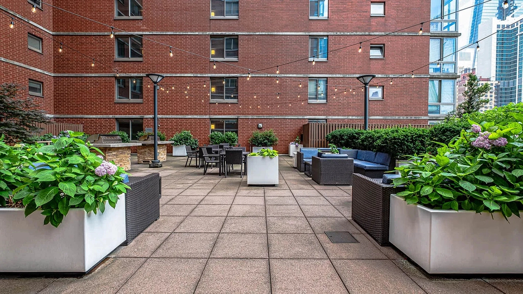 400 West 37th Street - Photo 5
