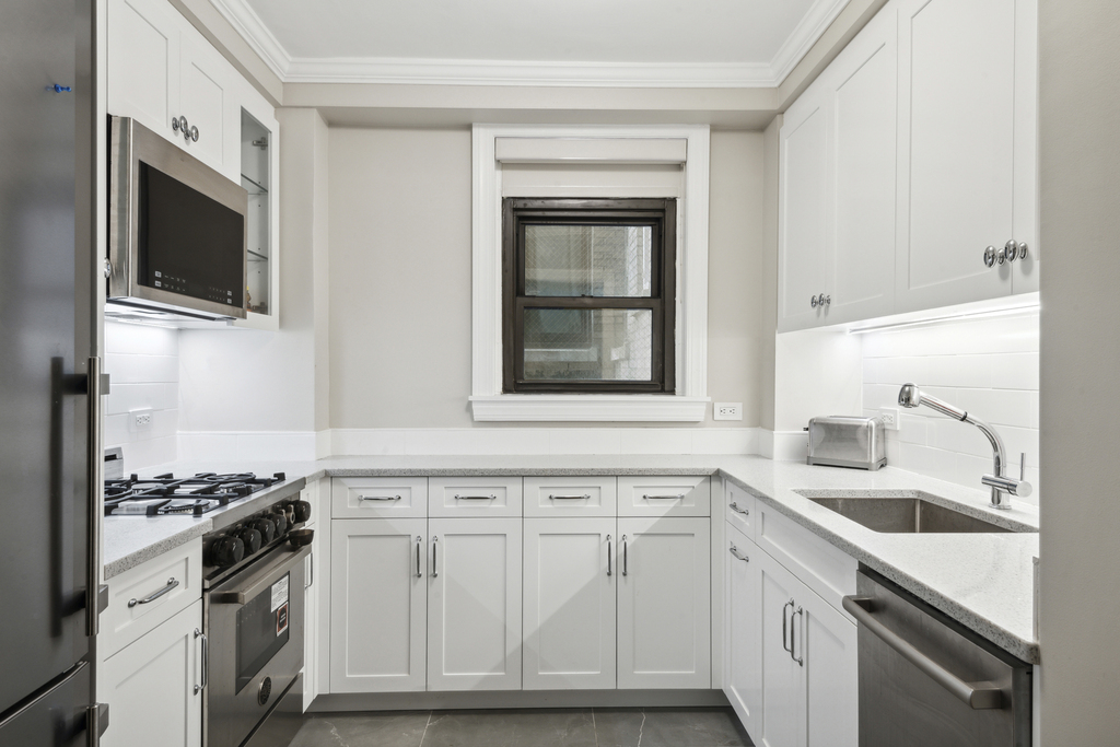225 E 57th St - Photo 1