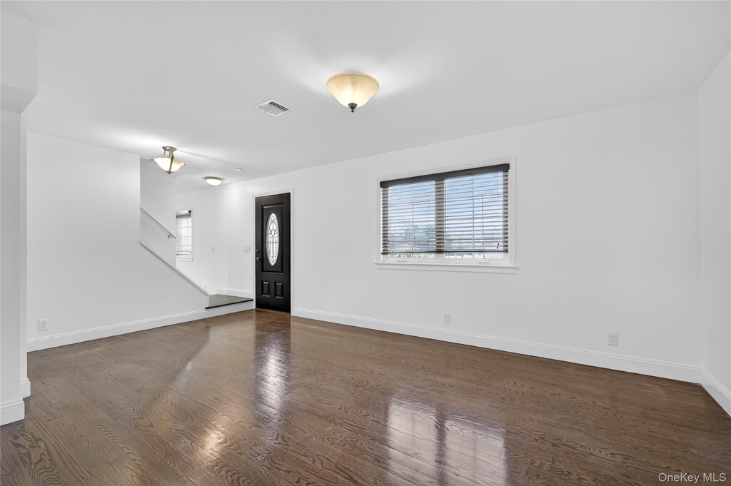 8 Lee Gray Court - Photo 2