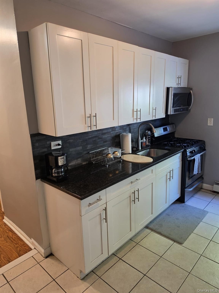 118-12 189th - Photo 3