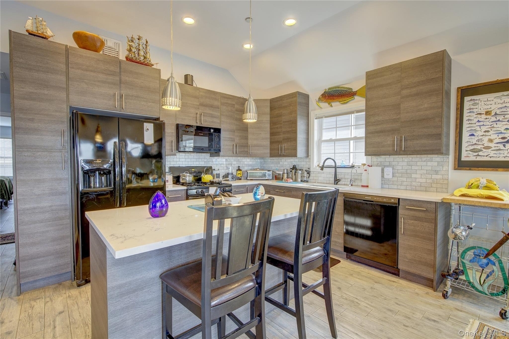 48 Wyoming Avenue - Photo 2