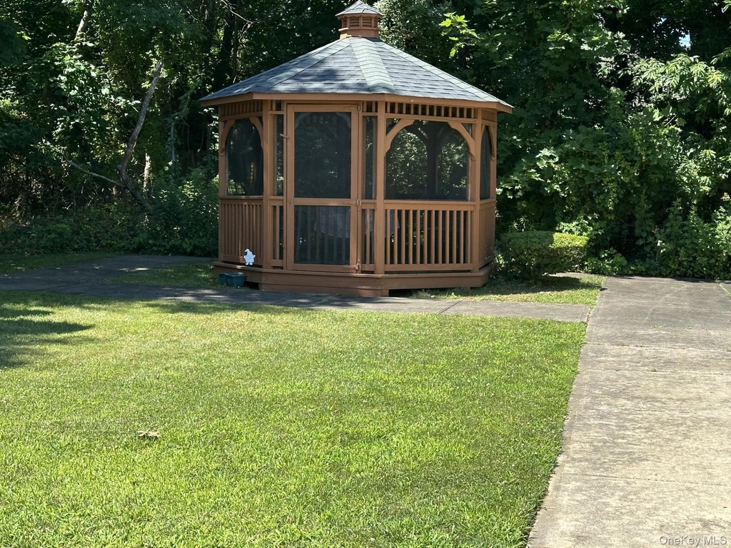 124 Sylvan Avenue - Photo 2