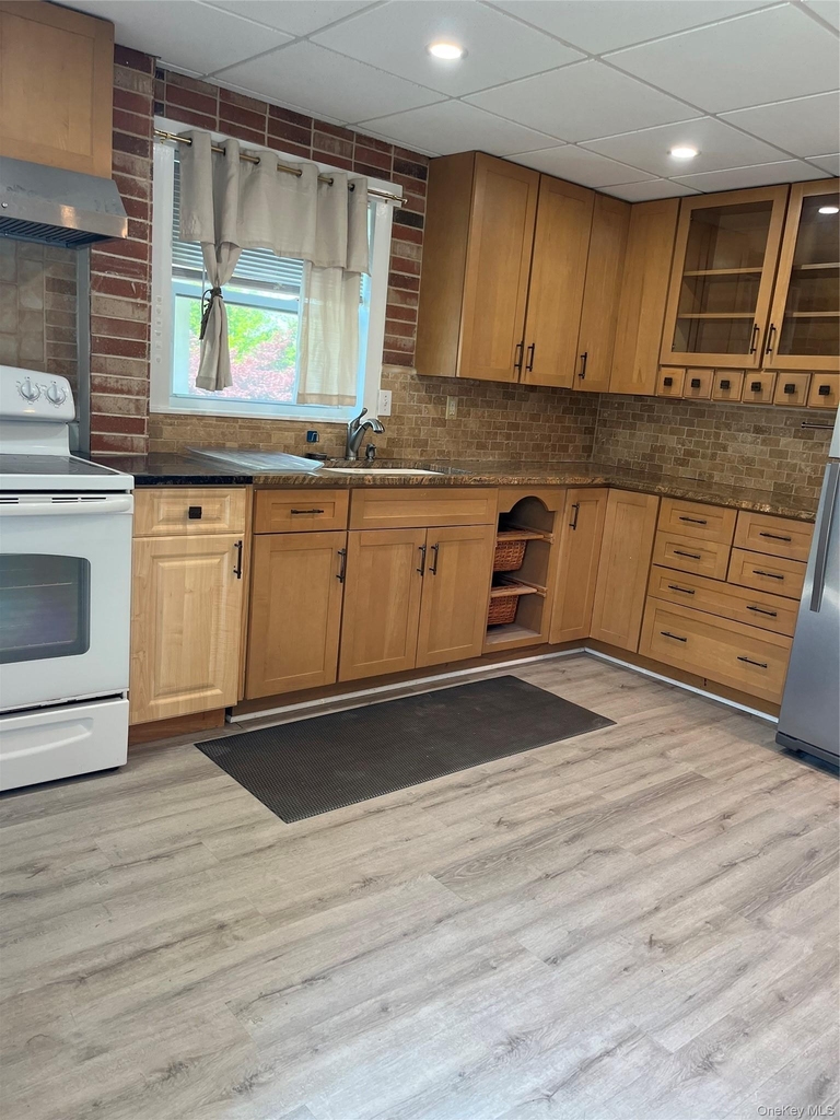 315 Gainsborg Avenue E - Photo 3