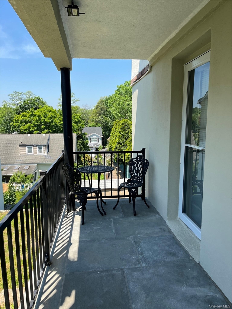 315 Gainsborg Avenue E - Photo 1