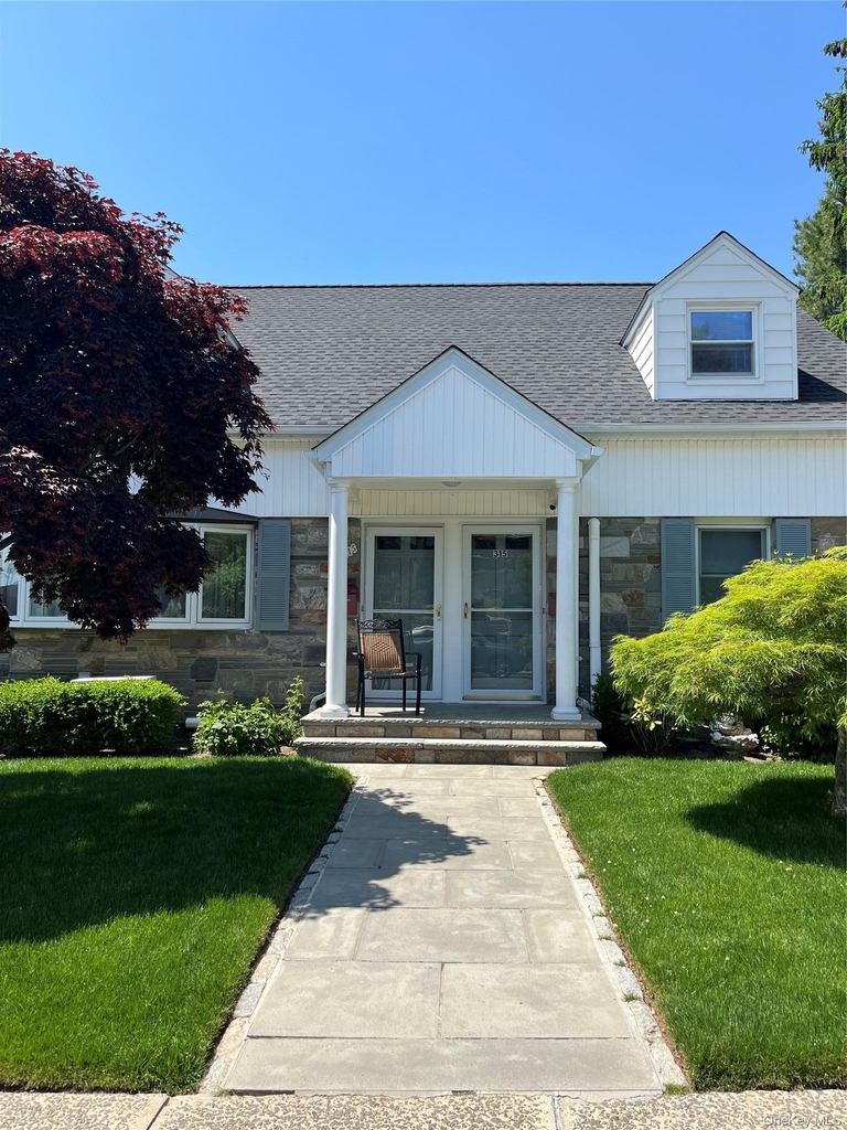 315 Gainsborg Avenue E - Photo 0