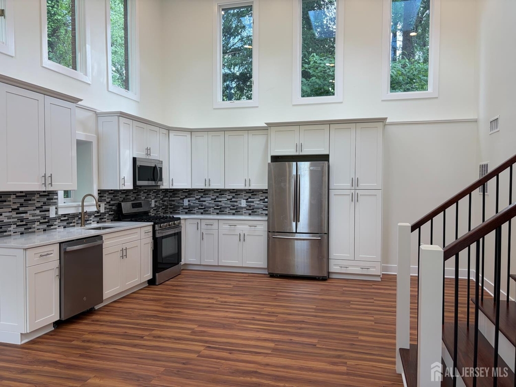 13 Martha Boulevard - Photo 3