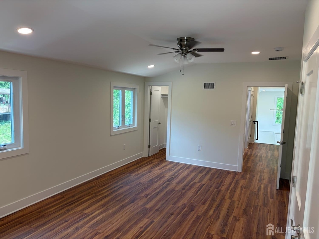 13 Martha Boulevard - Photo 8