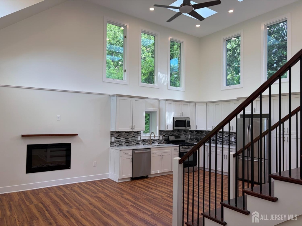 13 Martha Boulevard - Photo 2