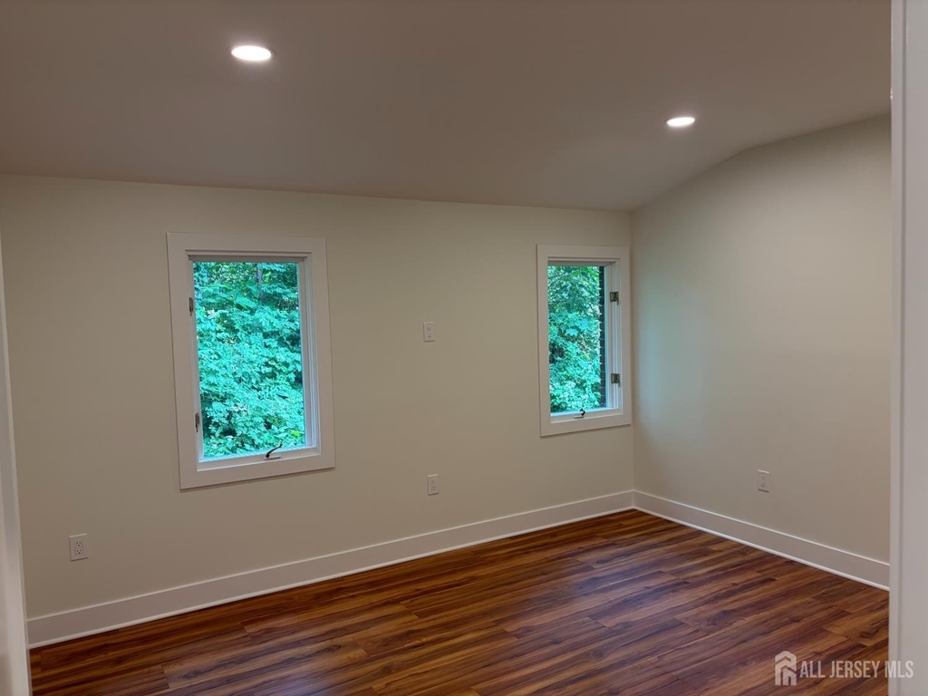 13 Martha Boulevard - Photo 16
