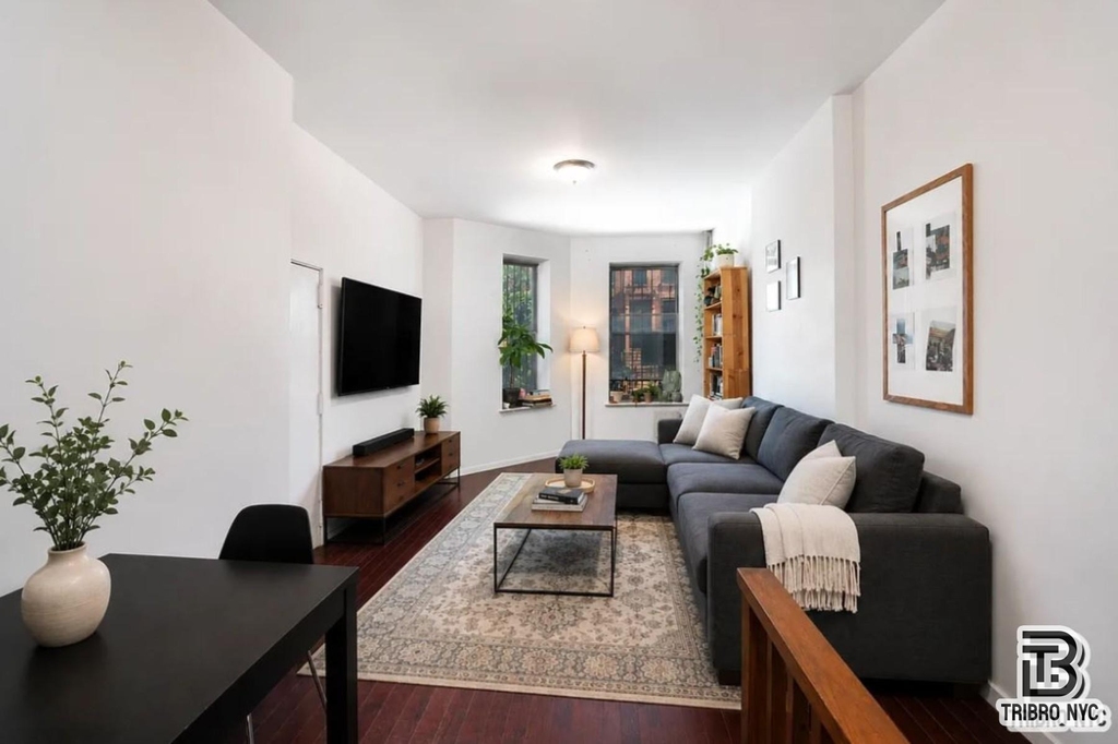 439 Jefferson Avenue - Photo 1