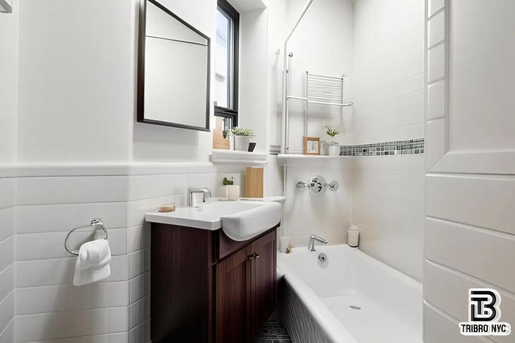 439 Jefferson Avenue - Photo 9