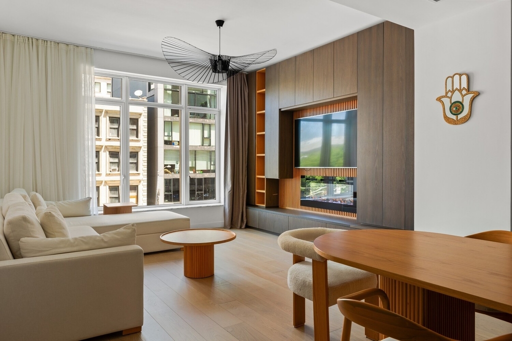 555 W 22nd Street - Photo 0