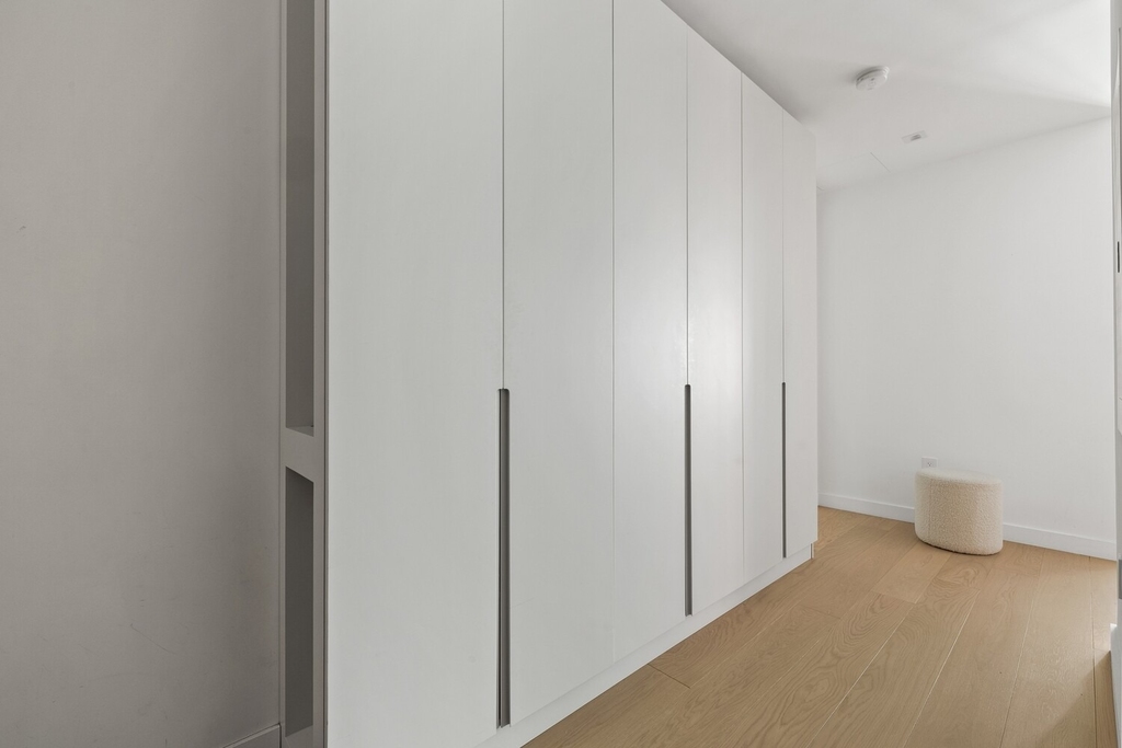 555 W 22nd Street - Photo 6