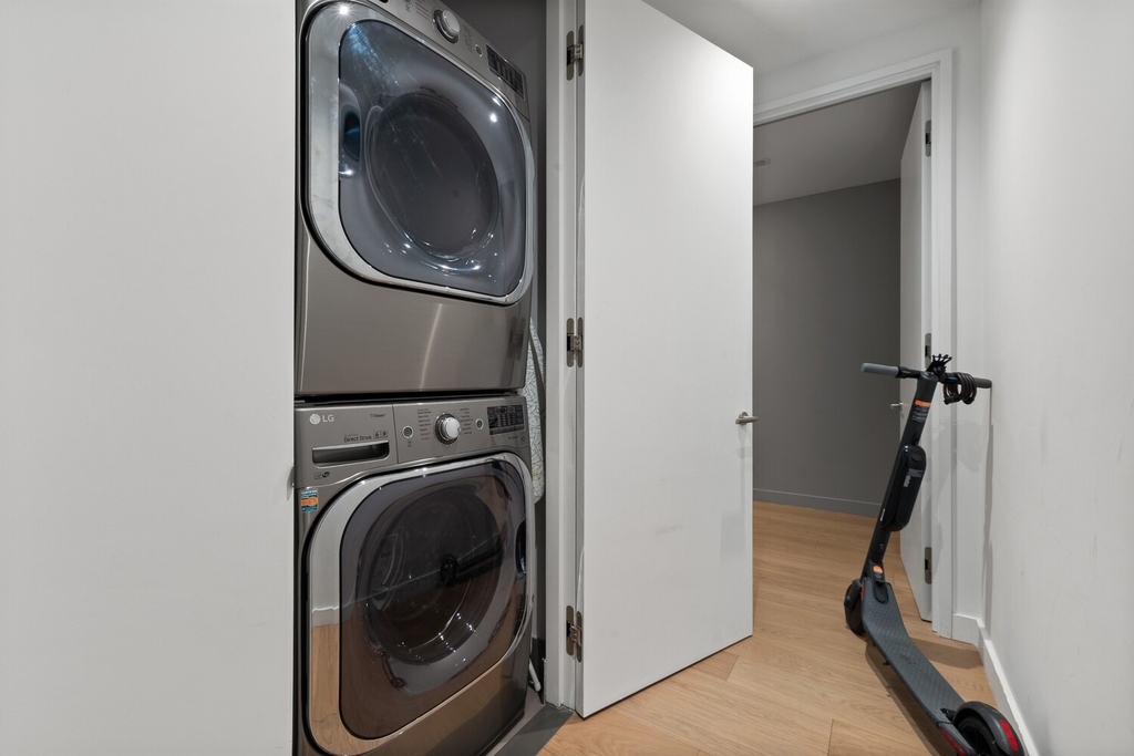 555 W 22nd Street - Photo 8
