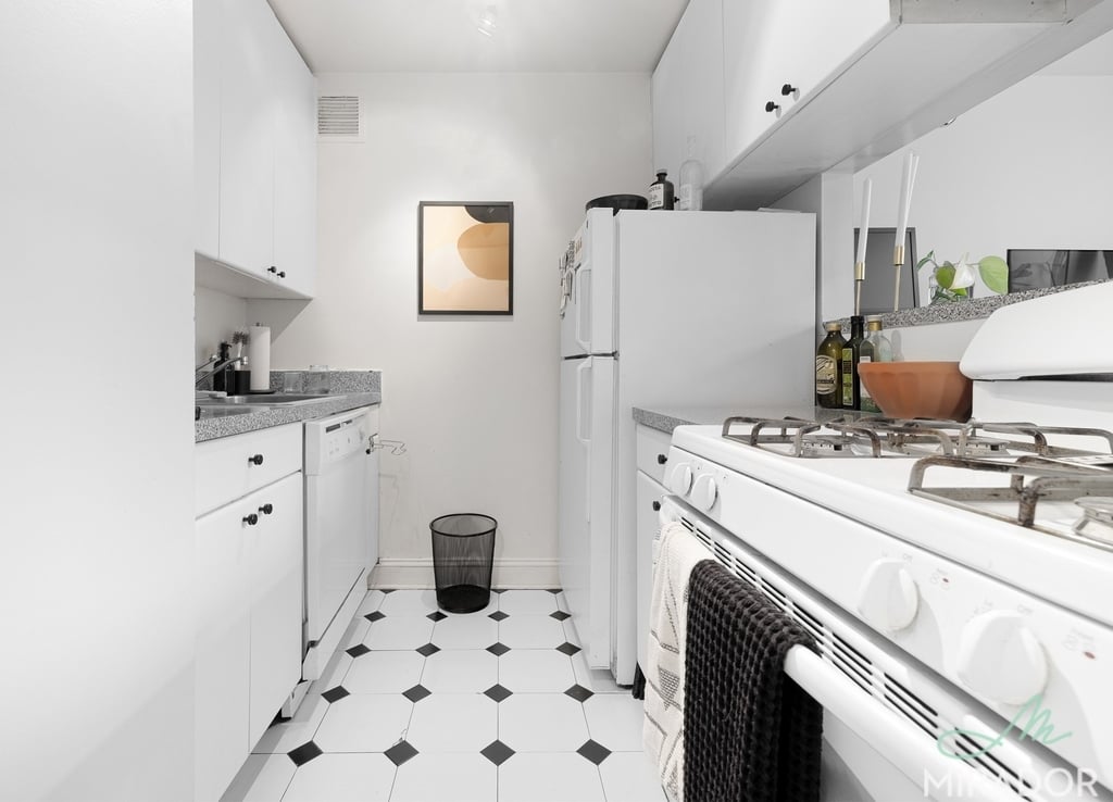 153 E 32nd Street - Photo 5