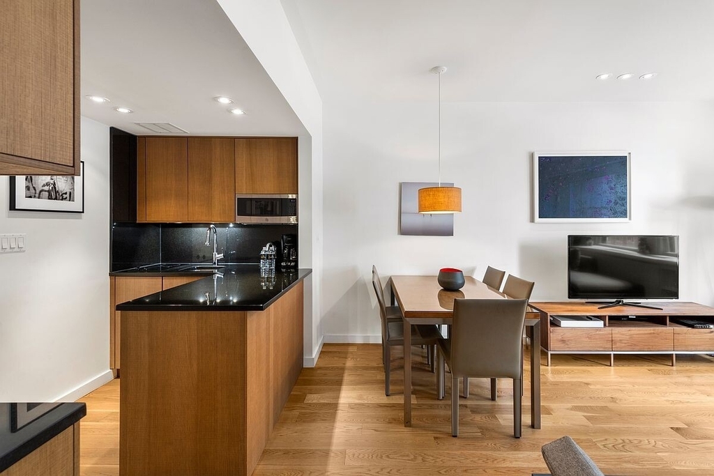 111 E 56th Street - Photo 3