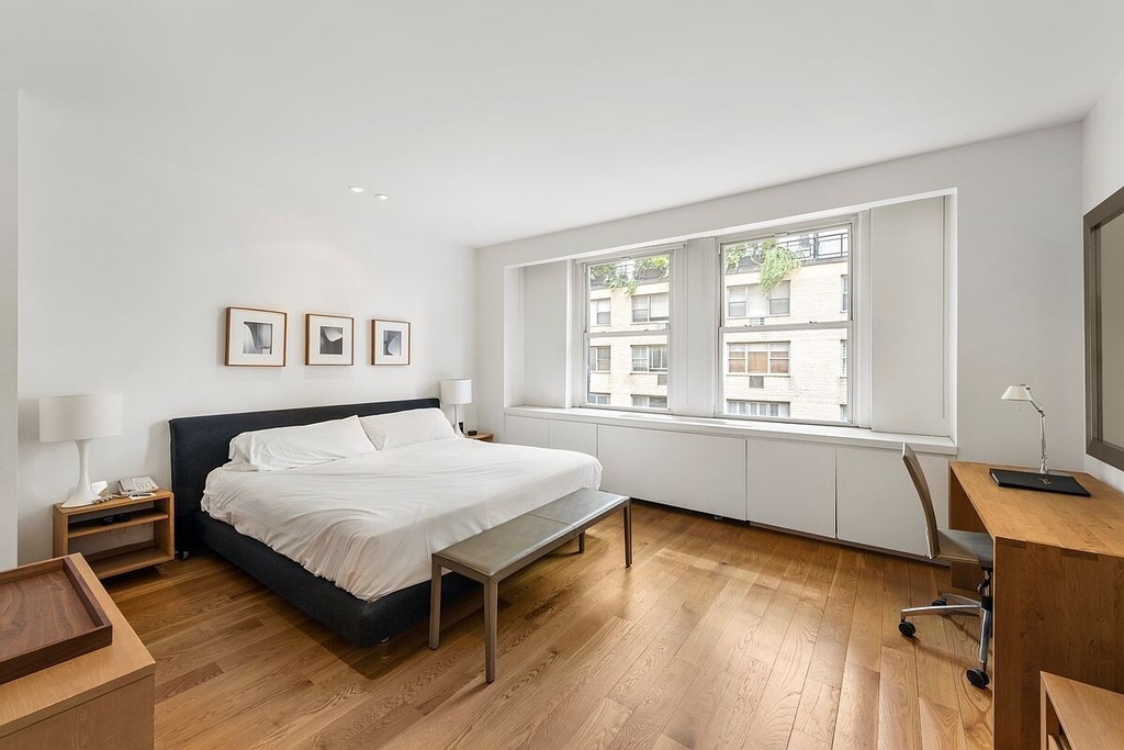 111 E 56th Street - Photo 6