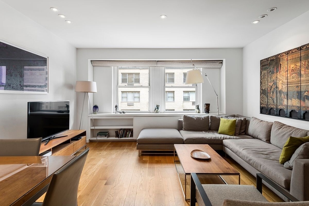 111 E 56th Street - Photo 8