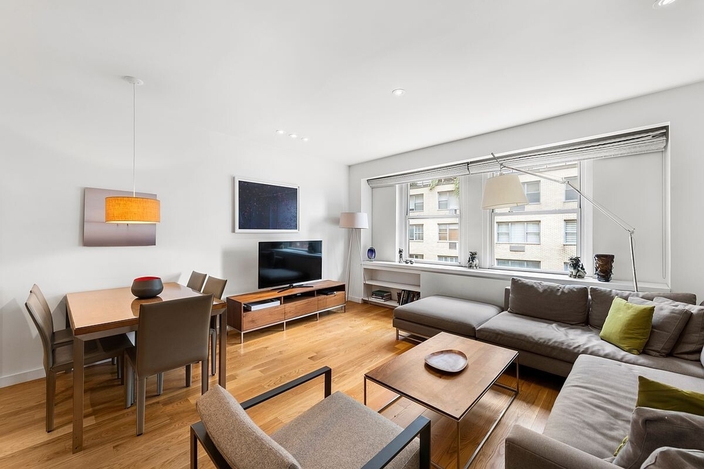 111 E 56th Street - Photo 4